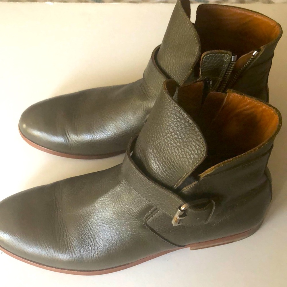 Handsome Olive Leather boots with ankle buckle EU42(Sz. 9 D U.S.)